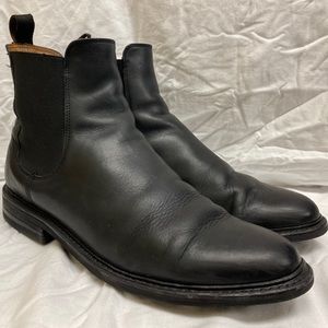 Like new Black Frye Chelsea Boots